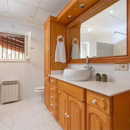 New! Malondra, 8 Con Piscina Y Jardines 포엔샤 항구